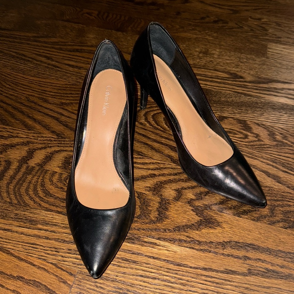 Calvin Klein leather mid height pump